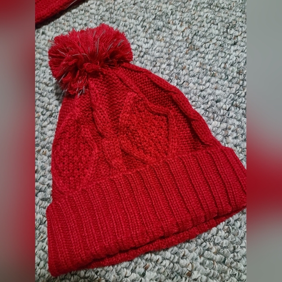 Scarf, Hat and Gloves - Picture 3 of 4